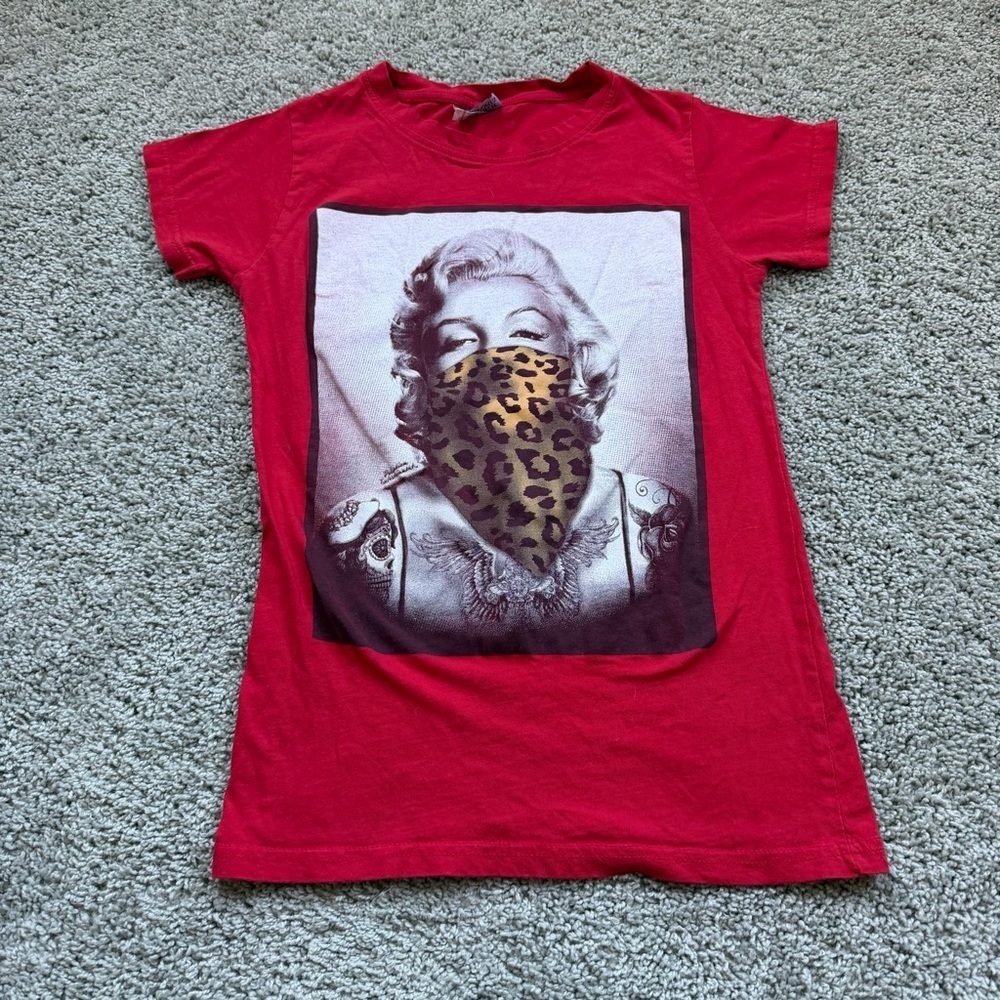 Marilyn Monroe Red Graphic Tee Size Large